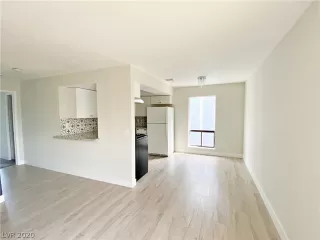 Photo #3: 2189257 Listing 