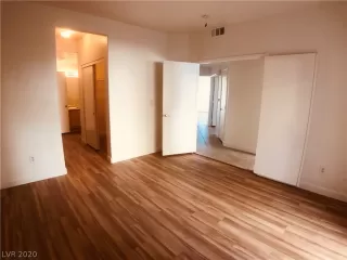 Photo #3: 2189330 Listing 