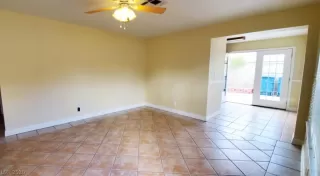 Photo #5: 2189382 Listing