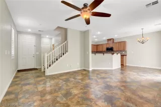 Photo #5: 2189420 Listing