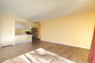 Photo #3: 2189422 Listing