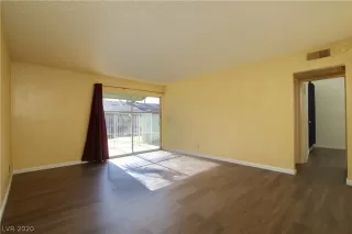 Photo #5: 2189422 Listing