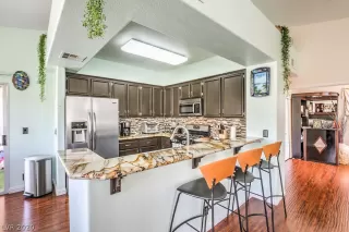 Photo #1: 2189453 Listing 