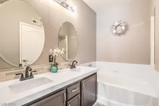 Photo #2: 2189453 Listing 