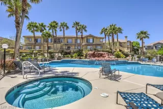 Photo #5: 2189453 Listing 