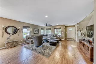 Photo #5: 2189454 Listing