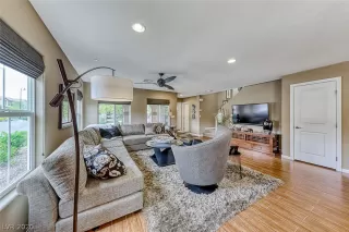 Photo #6: 2189454 Listing