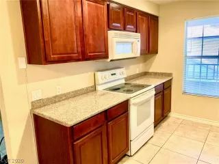 Photo #5: 2189506 Listing