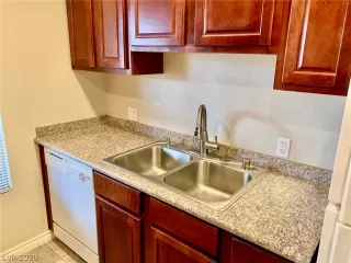 Photo #6: 2189506 Listing