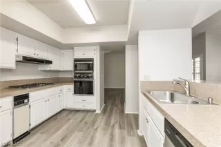 Photo #1: 2189565 Listing