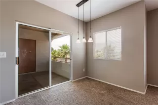 Photo #6: 2189585 Listing