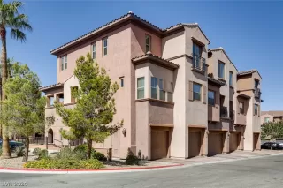 Photo #1: 2189590 Listing 