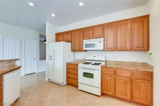 Photo #5: 2189617 Listing 