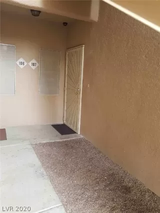 Photo #2: 2189673 Listing