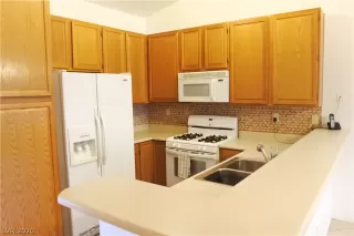 Photo #5: 2189752 Listing