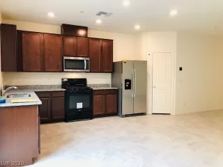 Photo #3: 2189935 Listing