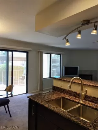 Photo #5: 2190188 Listing