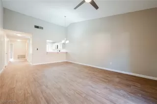 Photo #1: 2190281 Listing