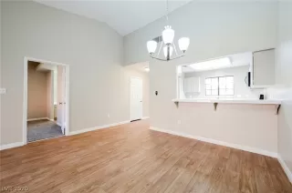 Photo #2: 2190281 Listing