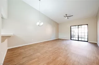 Photo #3: 2190281 Listing