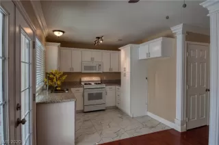 Photo #1: 2190386 Listing