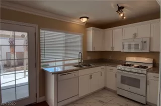 Photo #3: 2190386 Listing