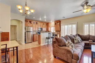 Photo #6: 2190601 Listing