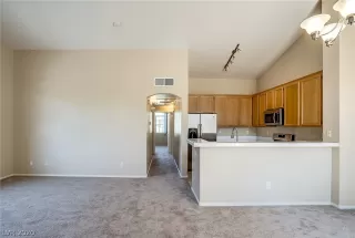 Photo #5: 2190670 Listing