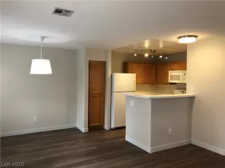 Photo #5: 2190683 Listing