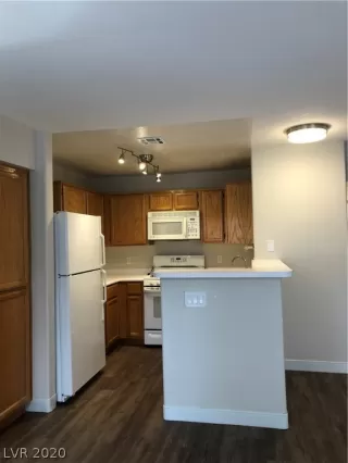 Photo #6: 2190683 Listing