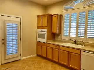 Photo #5: 2190817 Listing 