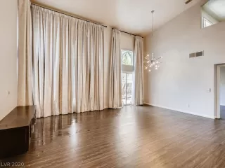 Photo #5: 2190857 Listing