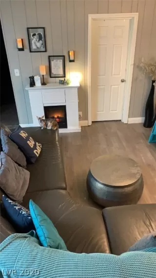 Photo #6: 2190909 Listing