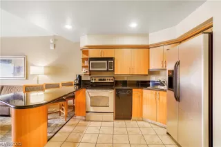 Photo #2: 2190913 Listing