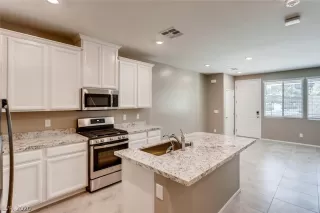 Photo #4: 2190933 Listing 