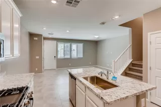 Photo #5: 2190933 Listing 