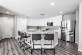 Photo #1: 2191054 Listing