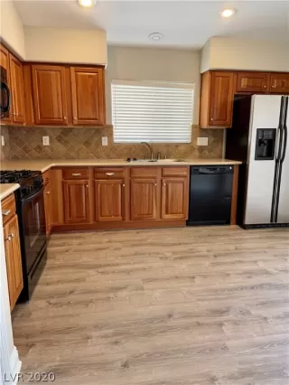 Photo #5: 2191197 Listing