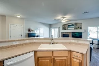 Photo #4: 2191315 Listing