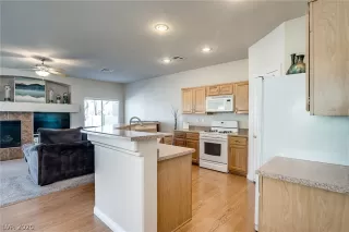 Photo #5: 2191315 Listing