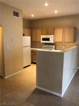 Photo #3: 2191685 Listing