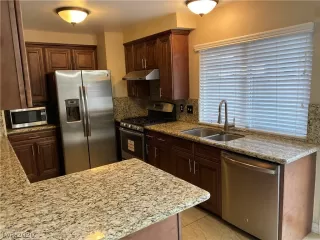 Photo #4: 2191728 Listing