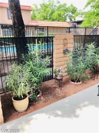 Photo #2: 2191854 Listing