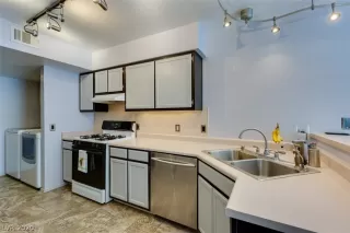 Photo #4: 2192038 Listing 