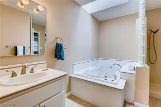 Photo #6: 2192196 Listing 