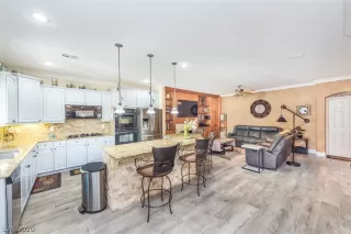 Photo #6: 2192216 Listing