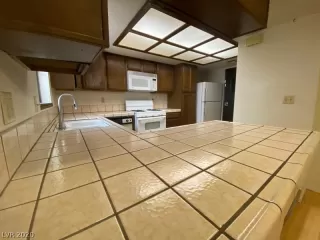 Photo #4: 2192318 Listing 