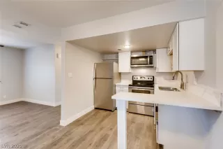 Photo #4: 2192327 Listing 