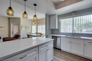 Photo #1: 2192384 Listing