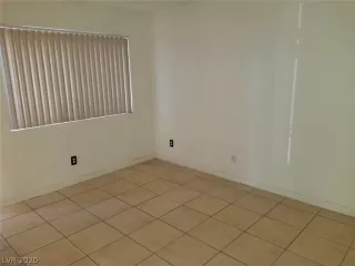 Photo #4: 2192409 Listing